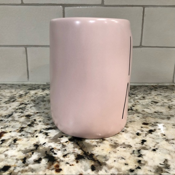 Rae Dunn Light Pink “I (Heart) Mom” ceramic mug - Picture 2 of 5